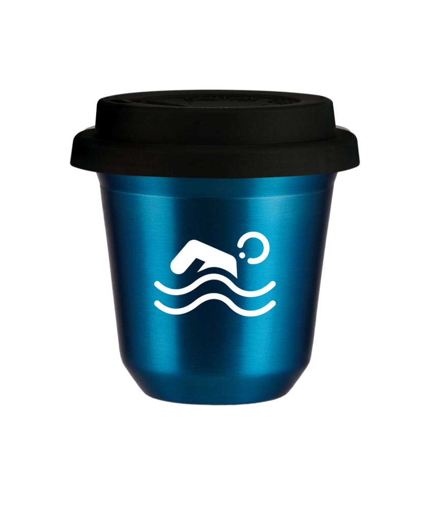 Tasse 80 ml BLEU MÉTALLIQUE "Natation (blanc)", avec couvercle noir