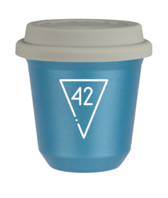 Tasse 80 ml BLEU CLAIR MÉTALLIQUE "42 (blanc)", avec couvercle blanc Tasse 80 ml BLEU CLAIR MÉTALLIQUE "42 (blanc)", avec couvercle blanc