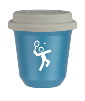 Tasse 150 ml BLEU CLAIR MÉTALLIQUE "Tennis 2 (blanc)", avec couvercle blanc Tasse 150 ml BLEU CLAIR MÉTALLIQUE "Tennis 2 (blanc)", avec couvercle blanc