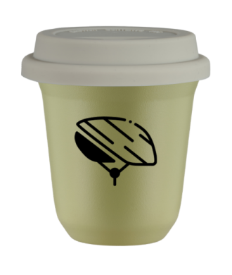 Tasse 150 ml PISTACHE "Casque (noir)", avec couvercle blanc Tasse 150 ml PISTACHE "Casque (noir)", avec couvercle blanc
