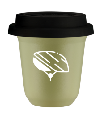 Tasse 150 ml PISTACHE "Casque (blanc)", avec couvercle noir Tasse 150 ml PISTACHE "Casque (blanc)", avec couvercle noir