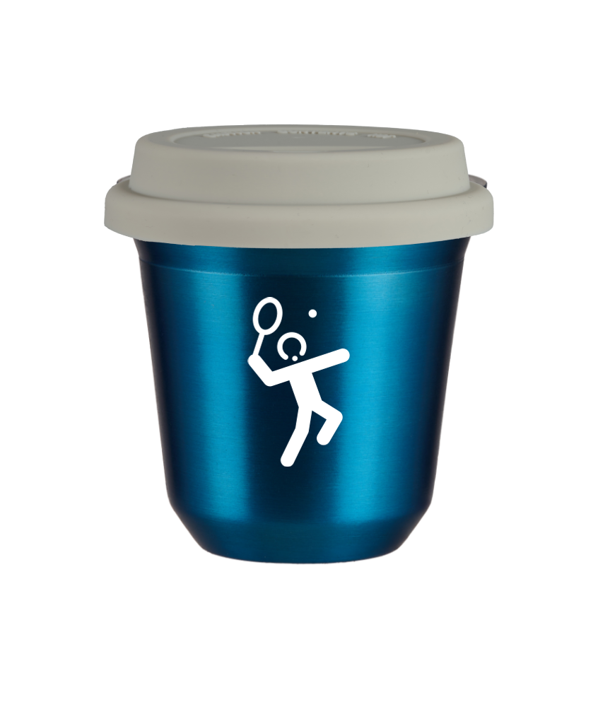 Tasse 240 ml BLEU MÉTALLIQUE "Tennis 2 (blanc)", avec couvercle blanc