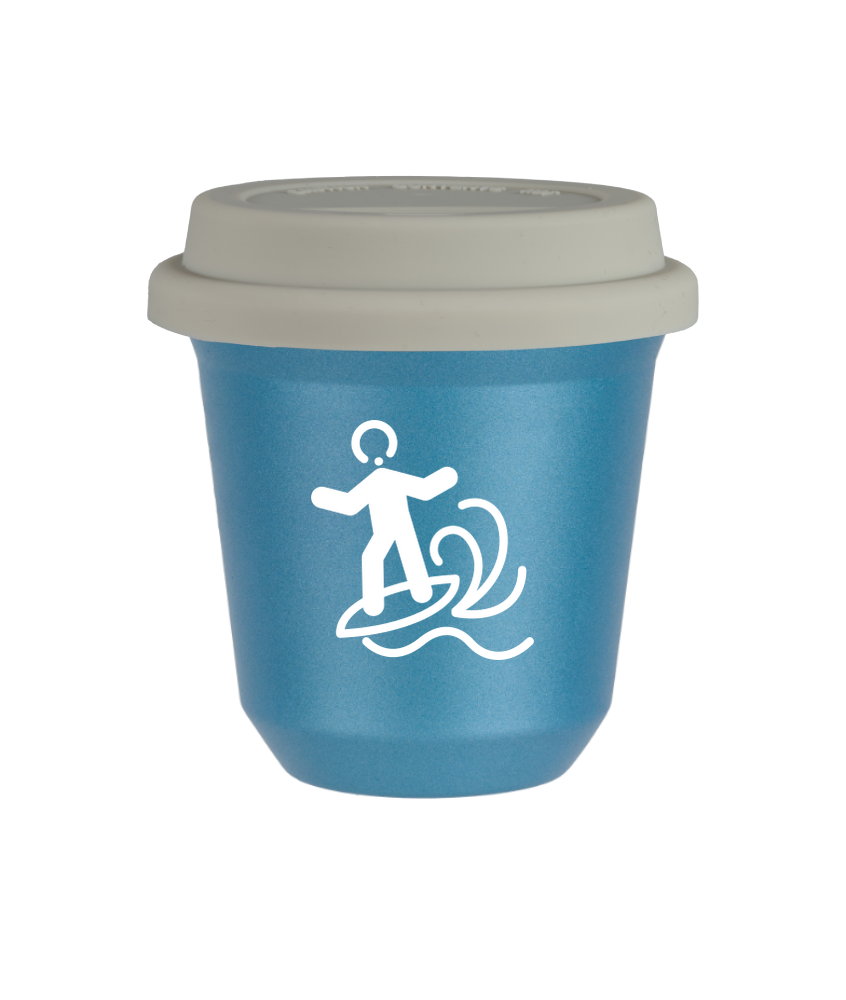 Tasse 240 ml BLEU CLAIR MÉTALLIQUE "Planche à voile (blanc)", avec couvercle blanc Tasse 240 ml BLEU CLAIR MÉTALLIQUE "Planche à voile (blanc)", avec couvercle blanc