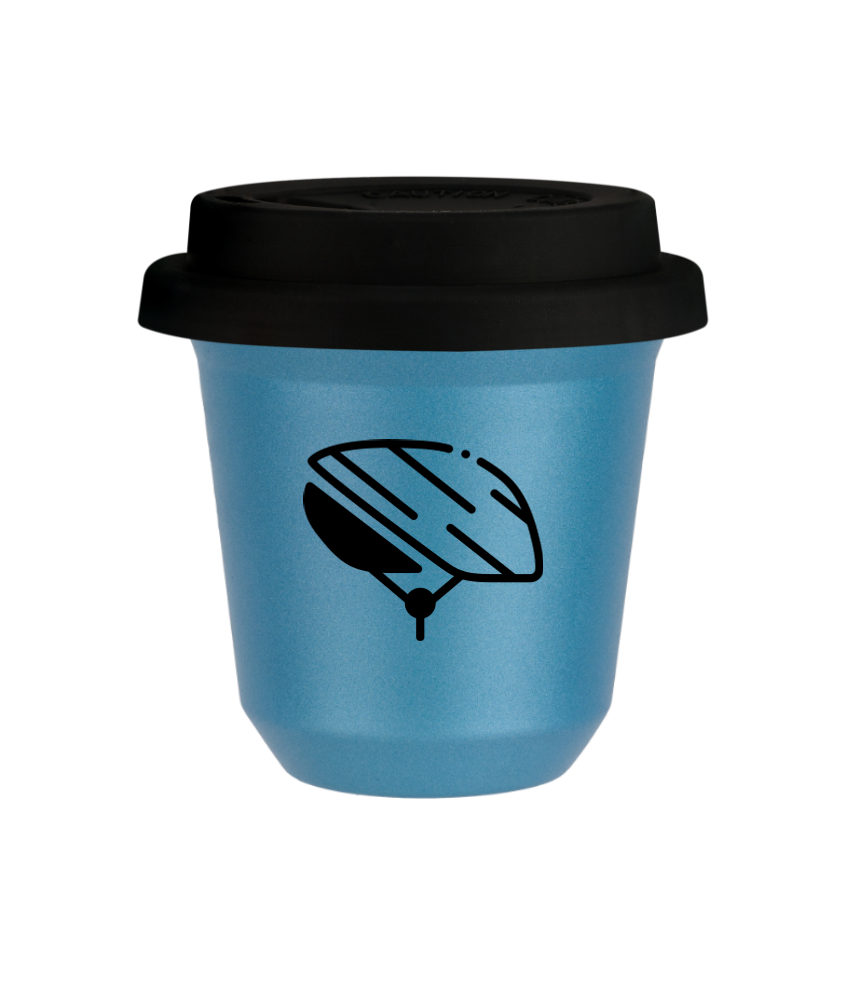 Tasse 240 ml BLEU CLAIR MÉTALLIQUE "Casque", avec couvercle noir
