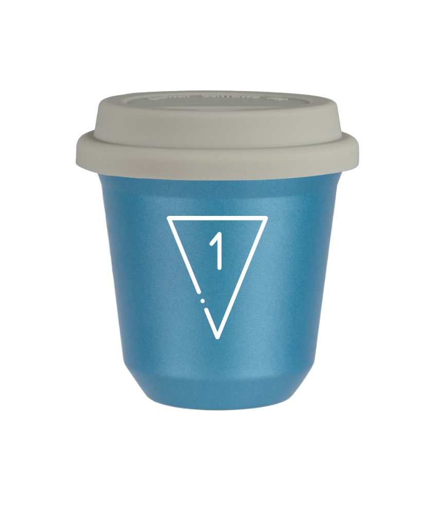 Tasse 240 ml BLEU CLAIR MÉTALLIQUE "1 (blanc)", avec couvercle blanc Tasse 240 ml BLEU CLAIR MÉTALLIQUE "1 (blanc)", avec couvercle blanc