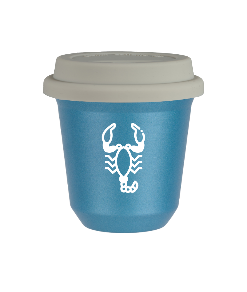 Tasse 150 ml BLEU CLAIR MÉTALLIQUE "Scorpion (blanc)", avec couvercle blanc Tasse 150 ml BLEU CLAIR MÉTALLIQUE "Scorpion (blanc)", avec couvercle blanc