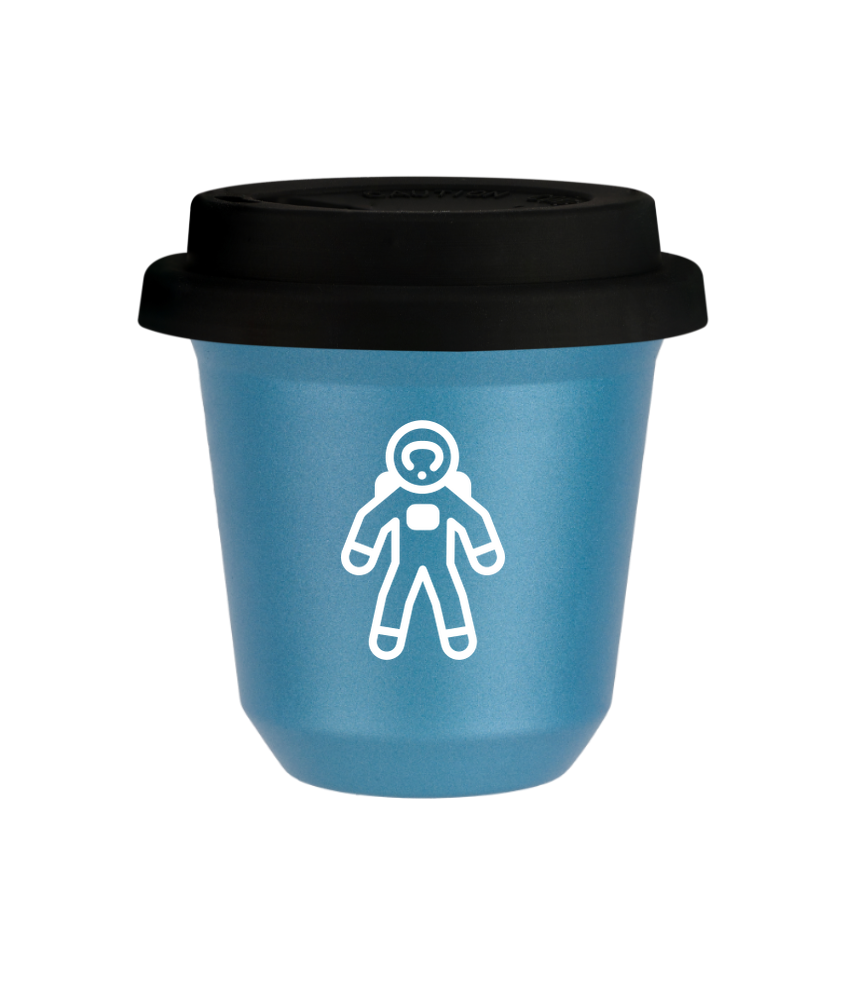 Tasse 150 ml BLEU CLAIR MÉTALLIQUE "Astronaute (blanc)", avec couvercle noir