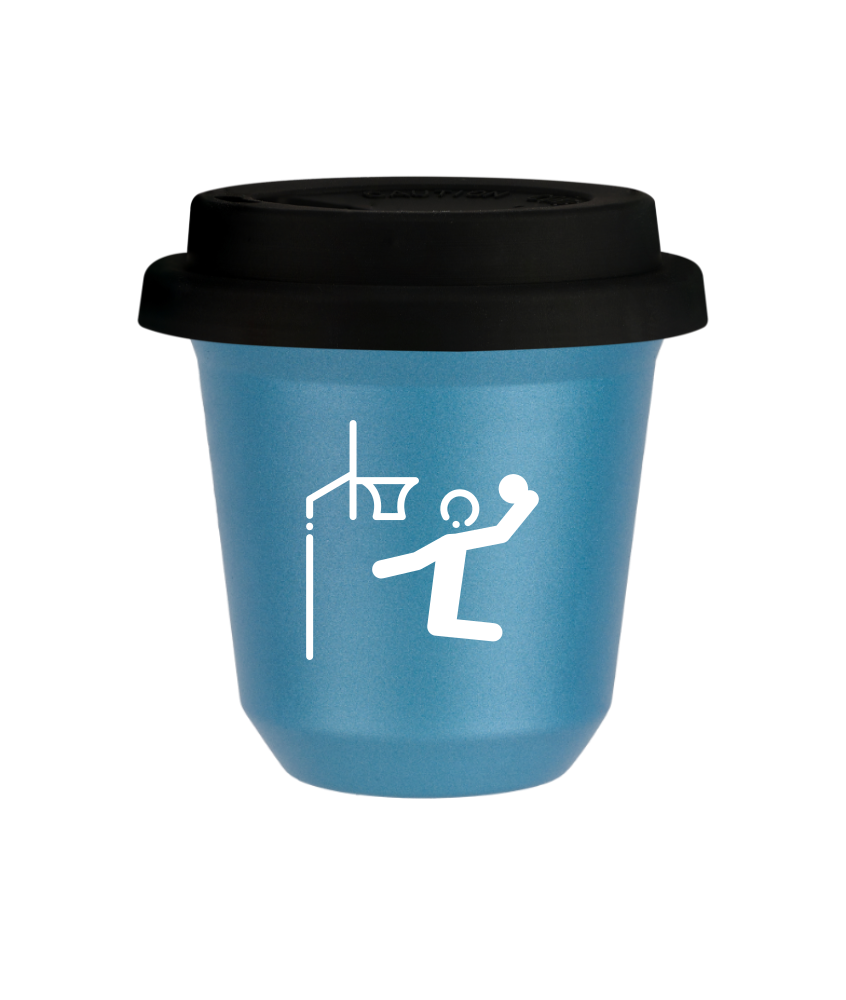 Tasse 150 ml BLEU CLAIR MÉTALLIQUE "Basket-ball (blanc)", avec couvercle noir