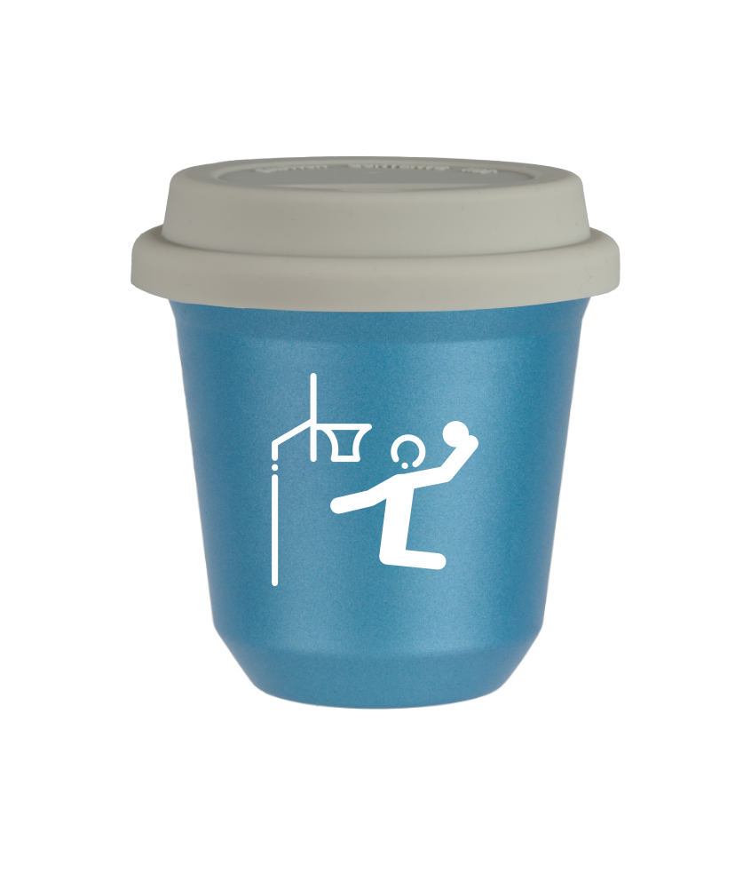 Tasse 150 ml BLEU CLAIR MÉTALLIQUE "Basket-ball (blanc)", avec couvercle blanc