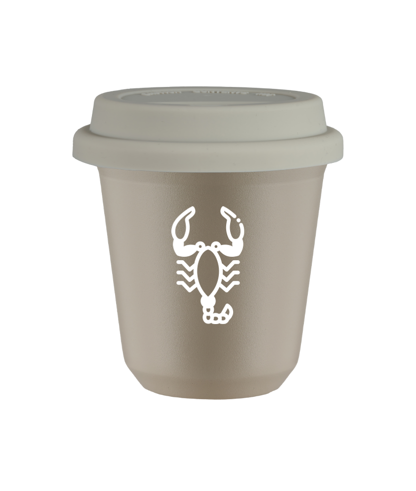 Tasse 240 ml BEIGE "Scorpion (blanc)", avec couvercle blanc Tasse 240 ml BEIGE "Scorpion (blanc)", avec couvercle blanc
