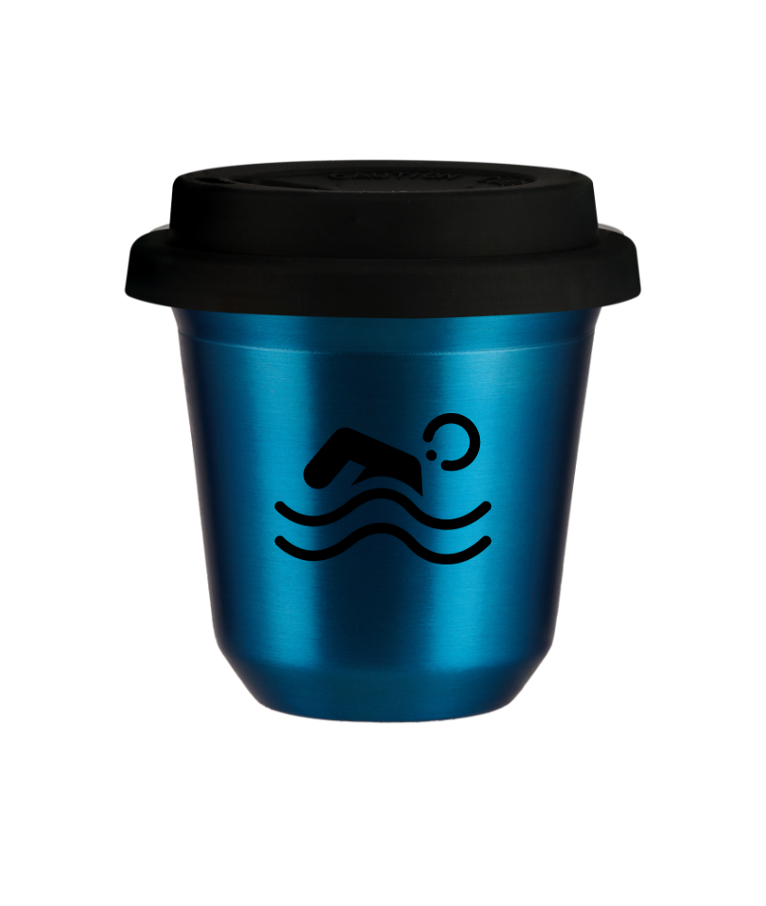 Tasse 240 ml BLEU MÉTALLIQUE "Natation (noir)", avec couvercle noir