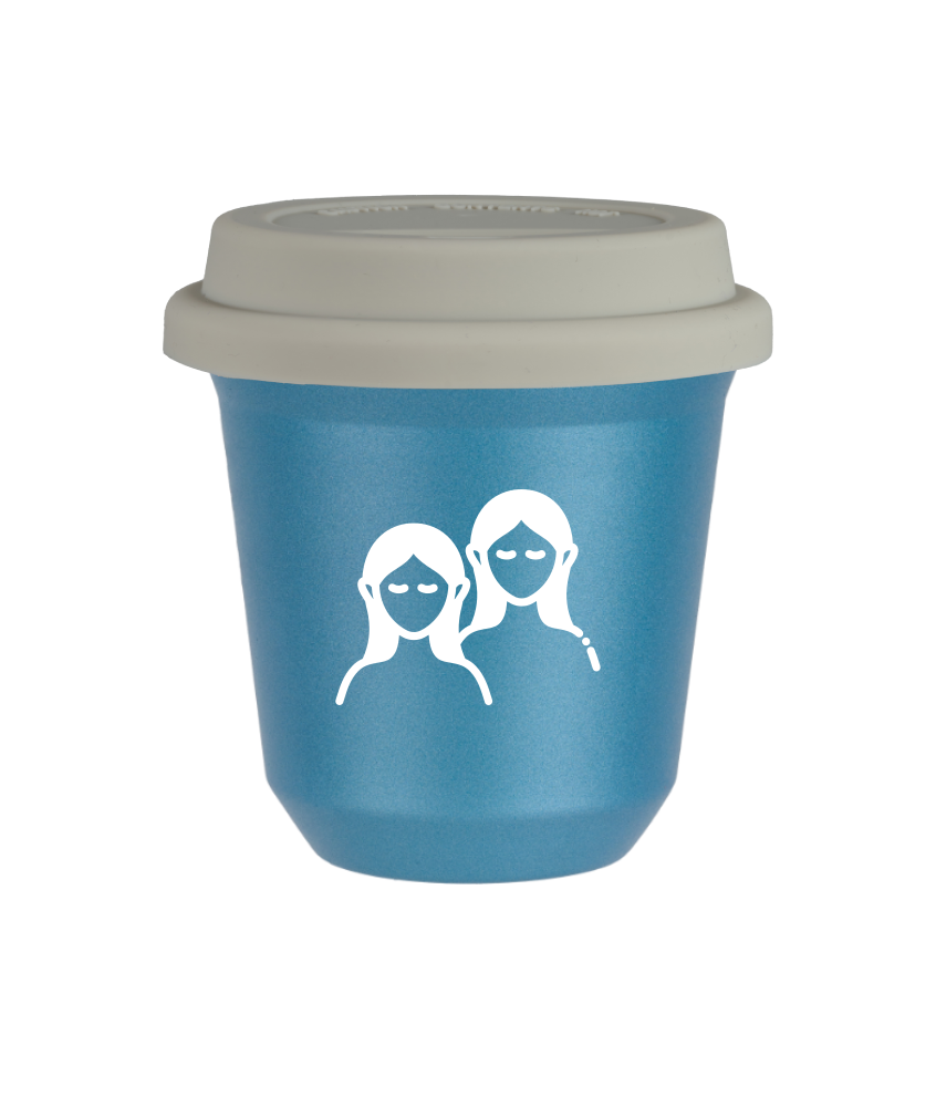 Tasse 240 ml BLEU CLAIR MÉTALLIQUE "Gémeaux (blanc)", avec couvercle blanc Tasse 240 ml BLEU CLAIR MÉTALLIQUE "Gémeaux (blanc)", avec couvercle blanc