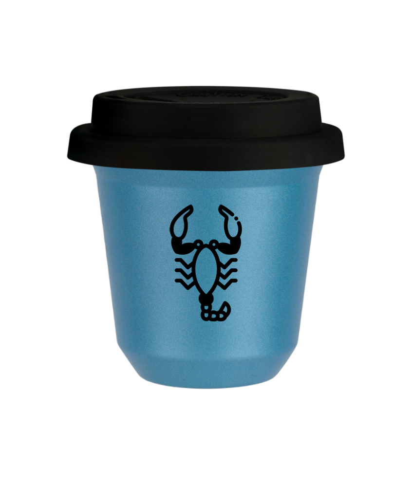 Tasse 240 ml BLEU CLAIR MÉTALLIQUE "Scorpion", avec couvercle noir Tasse 240 ml BLEU CLAIR MÉTALLIQUE "Scorpion", avec couvercle noir
