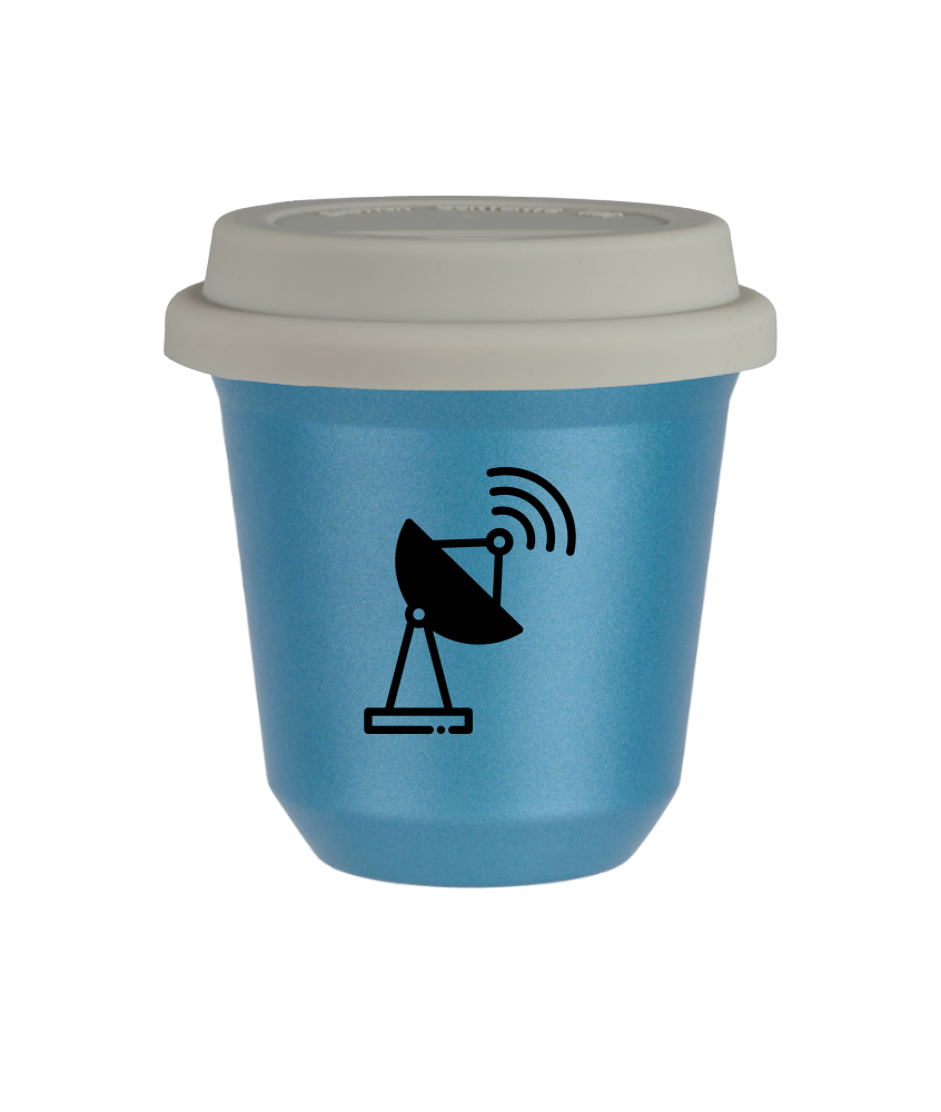 Tasse 240 ml BLEU CLAIR MÉTALLIQUE "Antenne", avec couvercle blanc Tasse 240 ml BLEU CLAIR MÉTALLIQUE "Antenne", avec couvercle blanc
