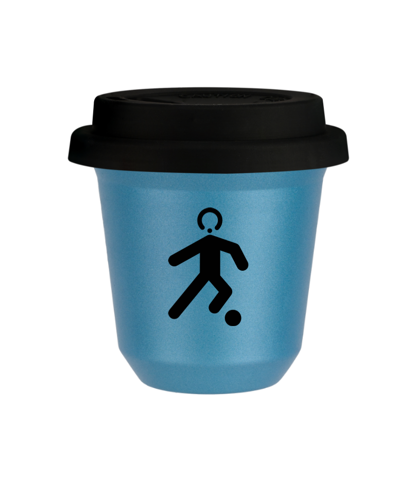 Tasse 240 ml BLEU CLAIR MÉTALLIQUE "Football", avec couvercle noir Tasse 240 ml BLEU CLAIR MÉTALLIQUE "Football", avec couvercle noir