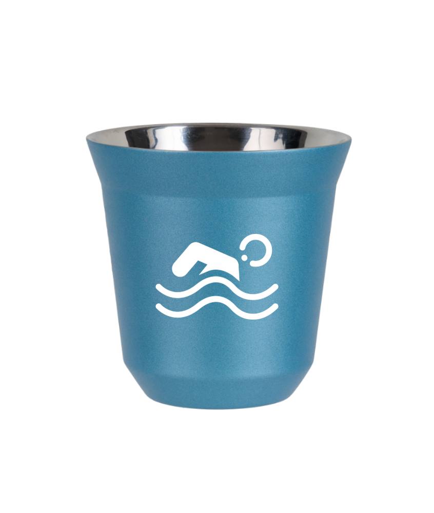 Tasse 240 ml BLEU CLAIR MÉTALLIQUE "Natation (blanc)"