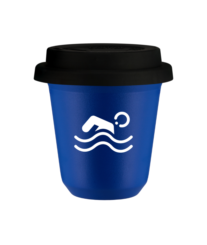 Tasse 240 ml BLEU "Natation (blanc)", avec couvercle noir Tasse 240 ml BLEU "Natation (blanc)", avec couvercle noir