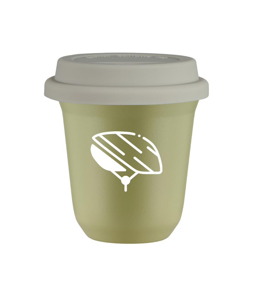 Tasse 240 ml PISTACHE "Casque (blanc)", avec couvercle blanc Tasse 240 ml PISTACHE "Casque (blanc)", avec couvercle blanc
