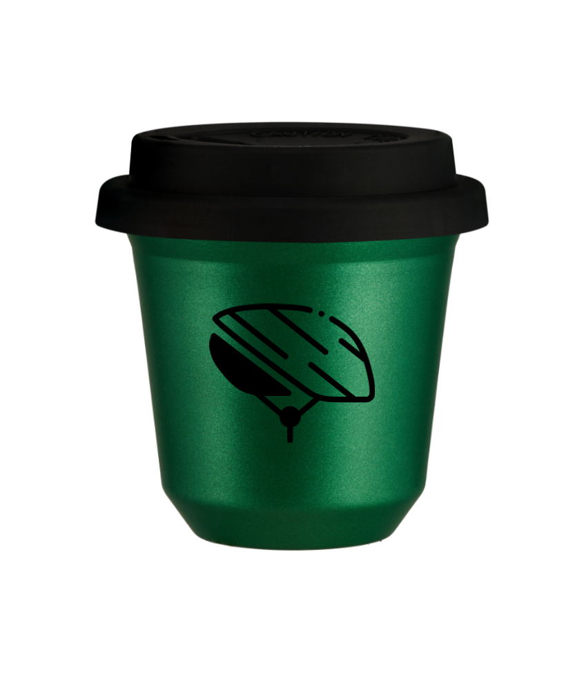 Tasse 240 ml VERT MÉTALLIQUE "Casque (noir)", avec couvercle noir