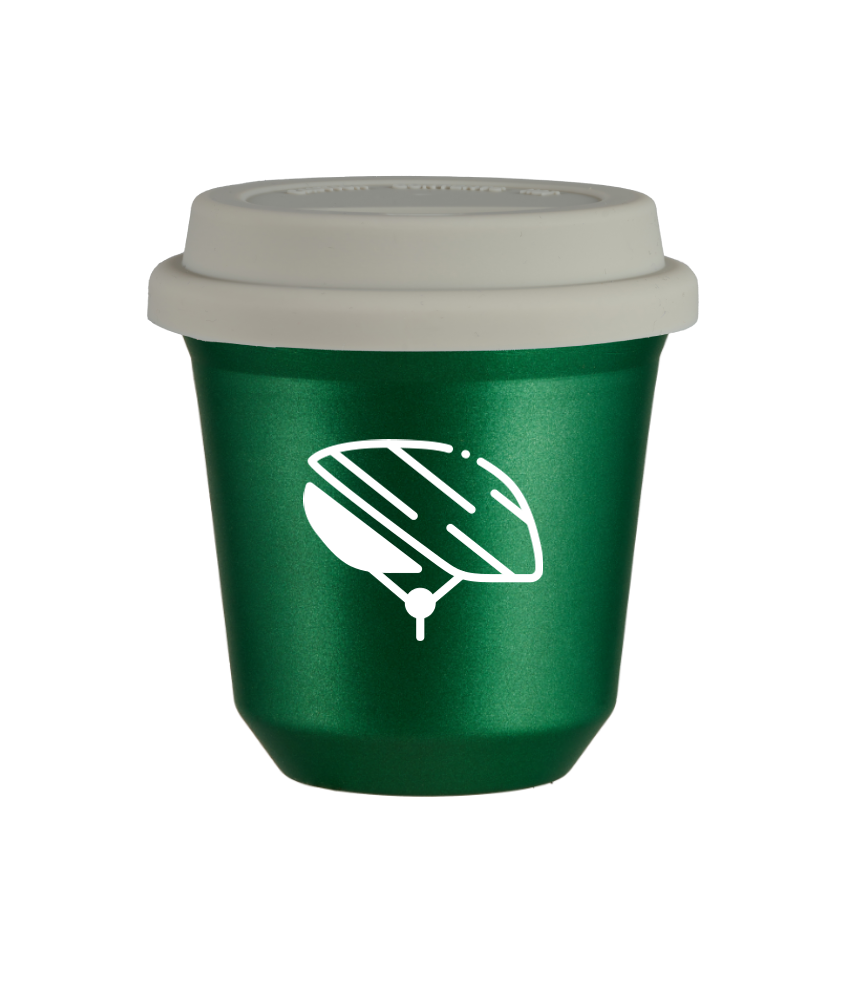 Tasse 240 ml VERT MÉTALLIQUE "Casque (blanc)", avec couvercle blanc