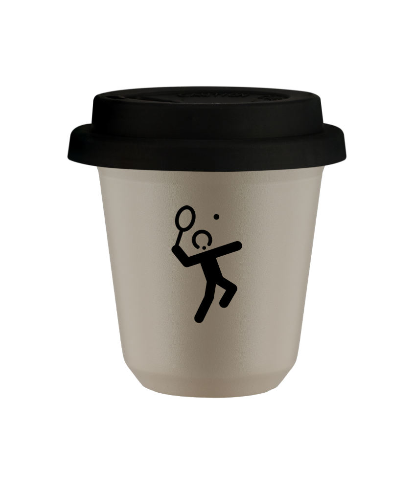 Tasse 240 ml BEIGE "Tennis 2", avec couvercle noir Tasse 240 ml BEIGE "Tennis 2", avec couvercle noir