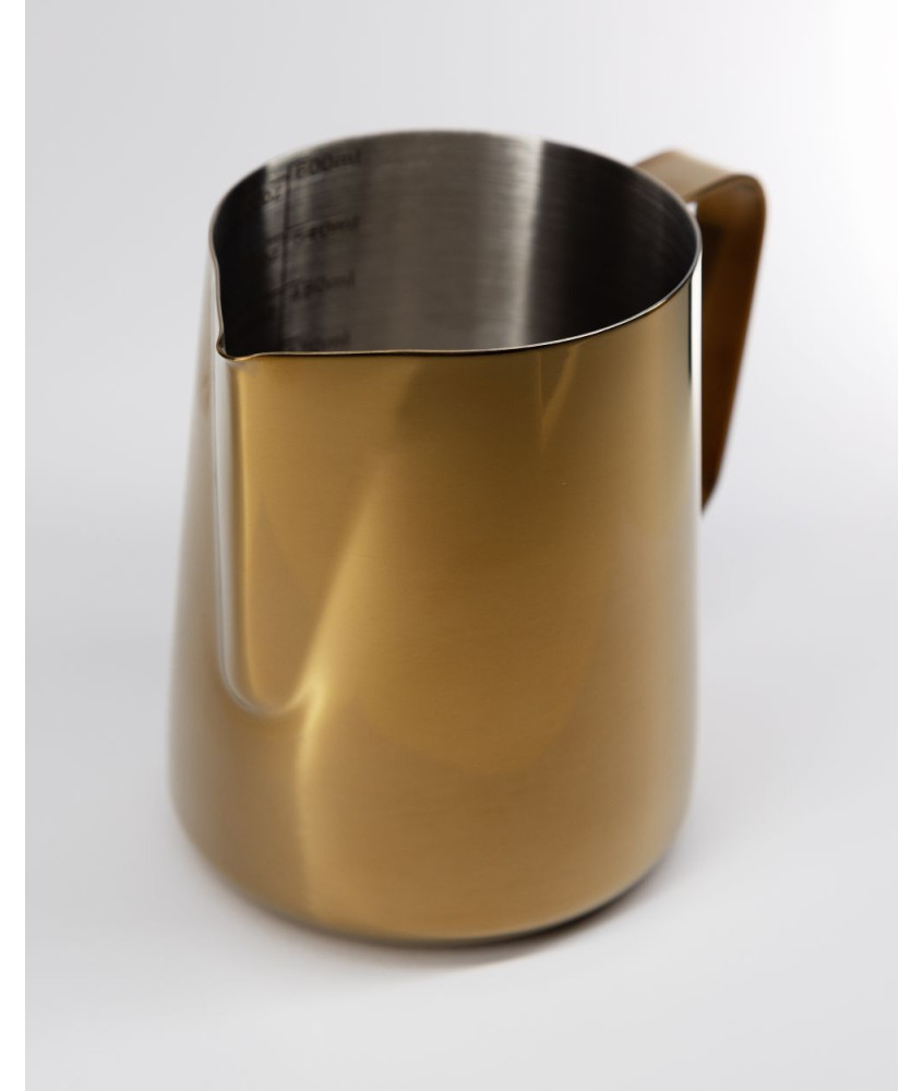 pot à mousser le lait doré