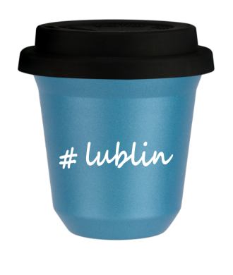 Tasse 150 ml BLEU CLAIR MÉTALLIQUE "Lublin", avec couvercle noir Tasse 150 ml BLEU CLAIR MÉTALLIQUE "Lublin", avec couvercle noir