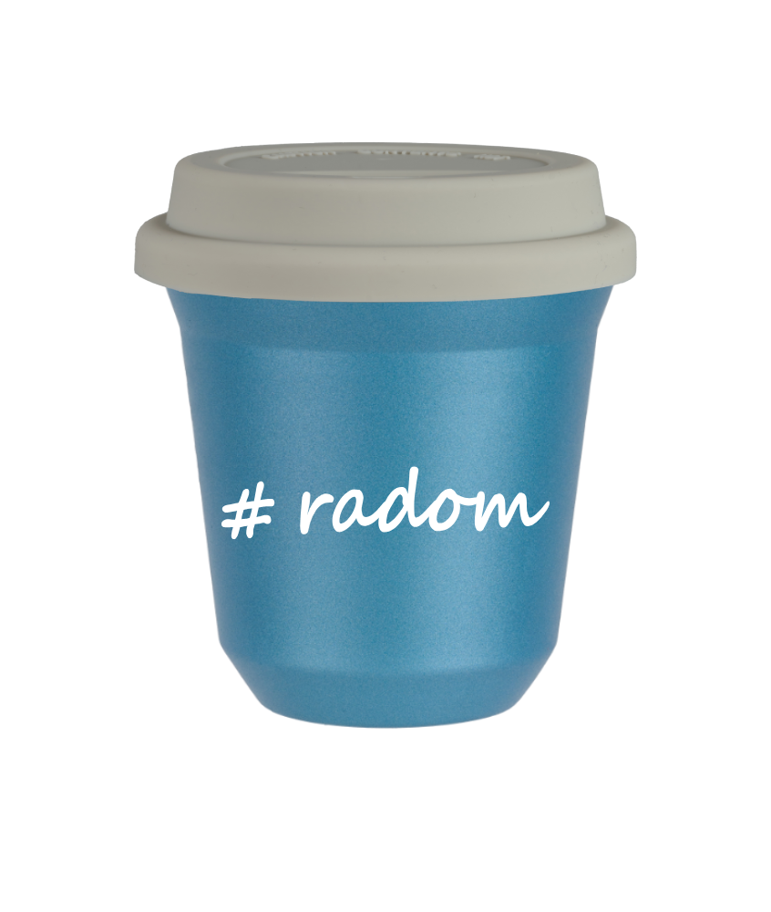 Tasse 240 ml BLEU CLAIR MÉTALLIQUE "Radom", avec couvercle blanc Tasse 240 ml BLEU CLAIR MÉTALLIQUE "Radom", avec couvercle blanc