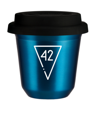Tasse 150 ml BLEU MÉTALLIQUE "42 (blanc)", avec couvercle noir Tasse 150 ml BLEU MÉTALLIQUE "42 (blanc)", avec couvercle noir
