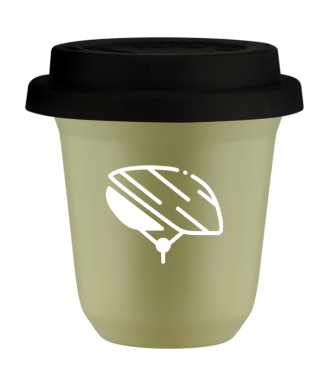 Tasse 150 ml PISTACHE "Casque (blanc)", avec couvercle noir Tasse 150 ml PISTACHE "Casque (blanc)", avec couvercle noir